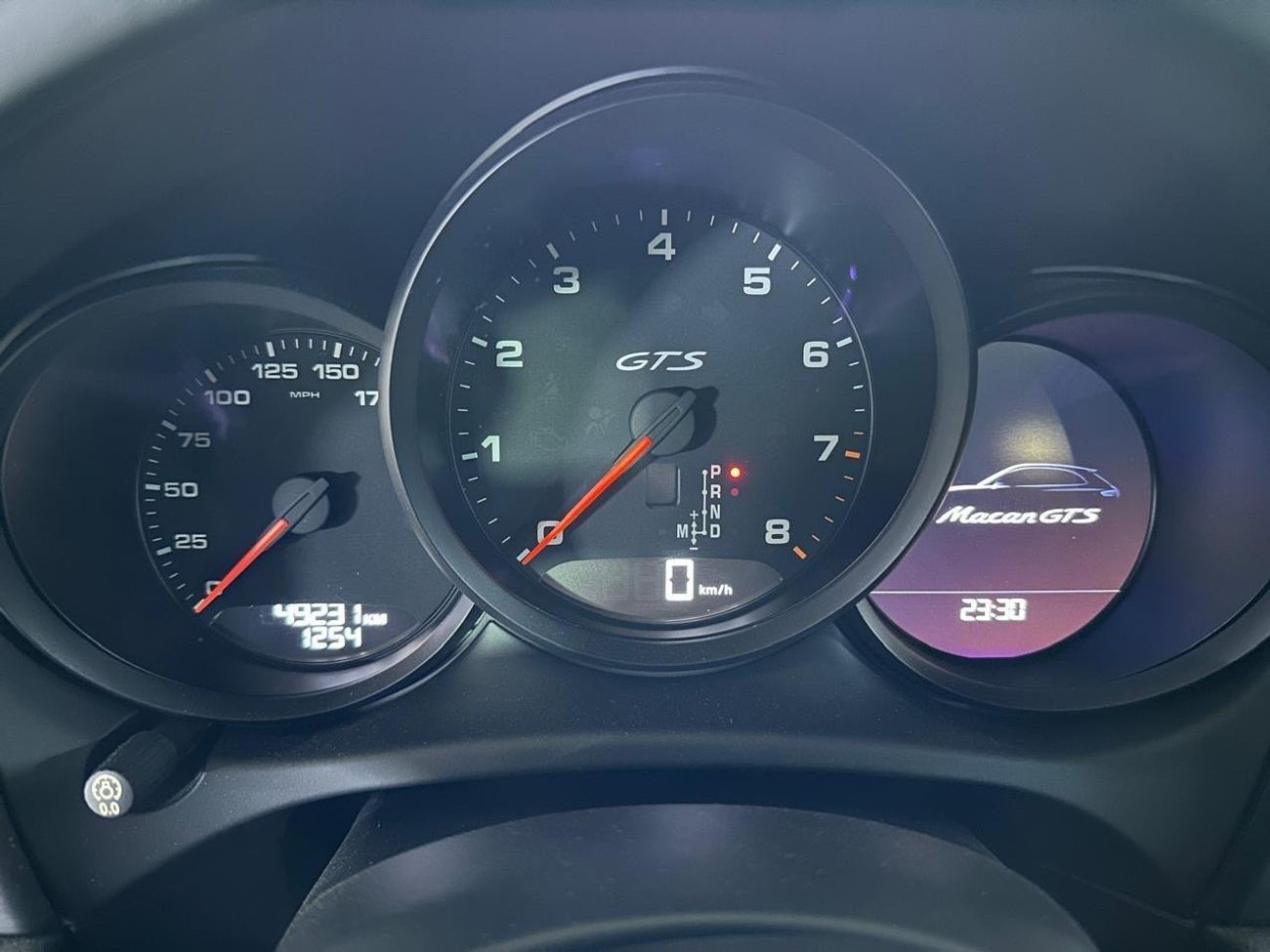 Porsche Macan GTS 3.0L (360 HP)  2017 | SPORTS CHRONO PACKAGE | SPORTS EXHAUST SYSTEM | 21-INCH ALLOY RIMS