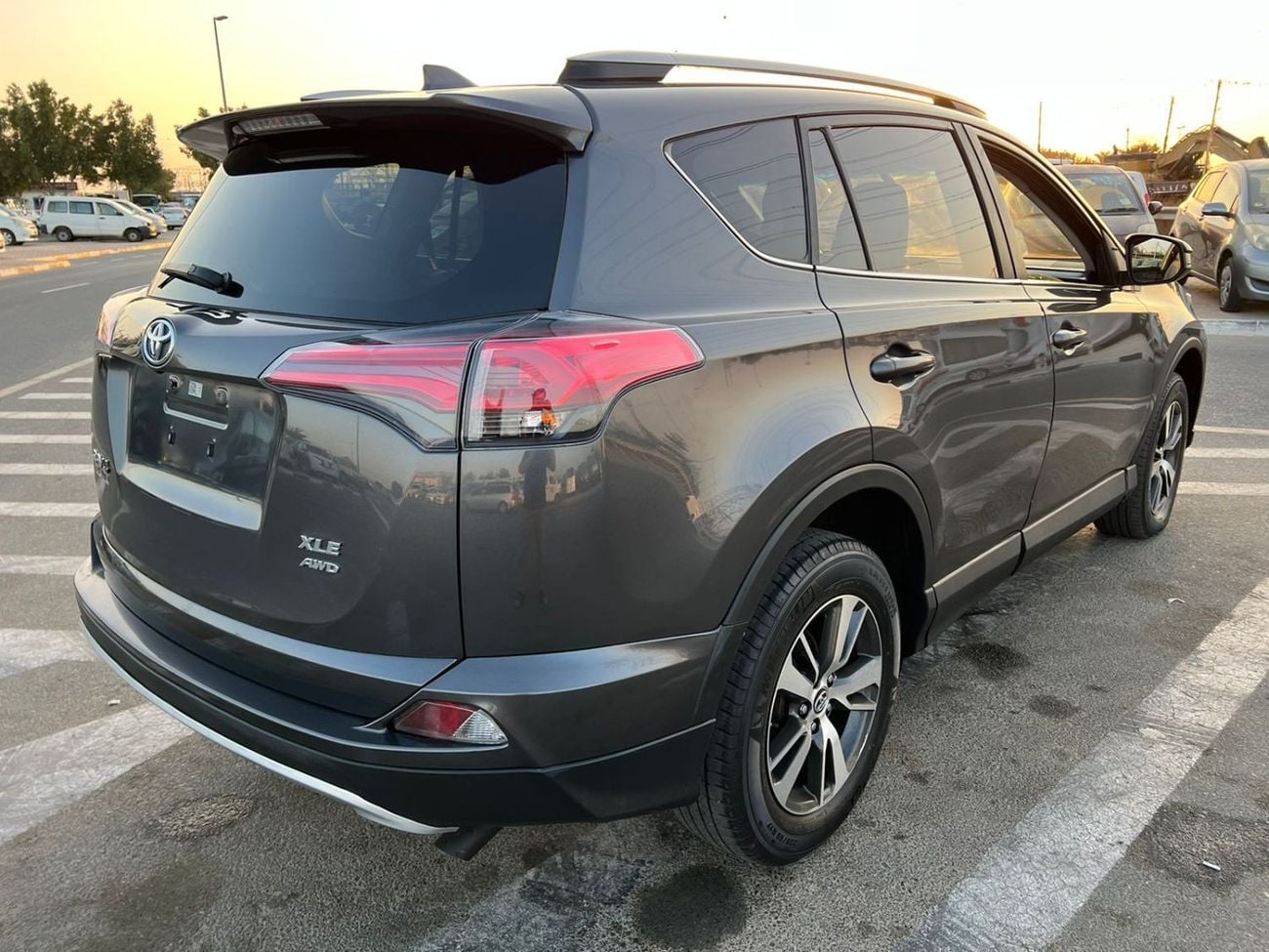 Toyota RAV4 2017 TOYOTA RAV4 XLE / AWD / MID OPTION