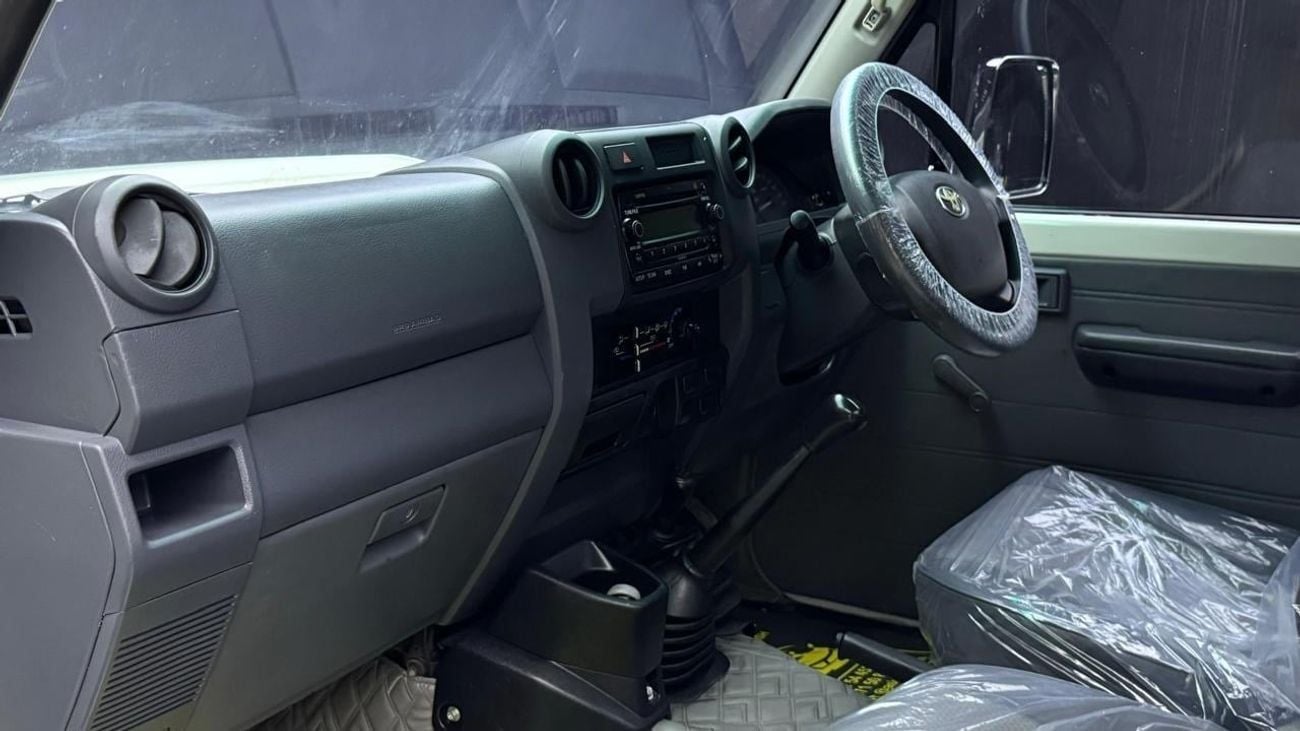 Toyota Land Cruiser Pick Up LC79 LX WINCH WIDE TYRES Toyota Land Cruiser pickup 2014 single cabin