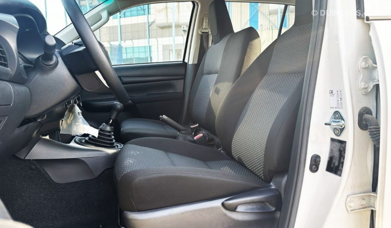 Toyota Hilux Toyota Hilux 2.7 petrol Manuel 2025 basic option four wheels