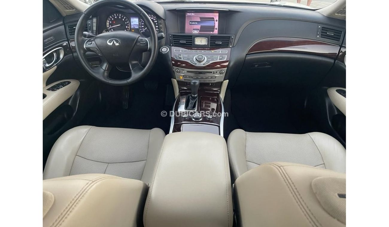 Infiniti Q70 Luxury Infiniti Q70_Gcc_2017_Excellent_Condition _Full option
