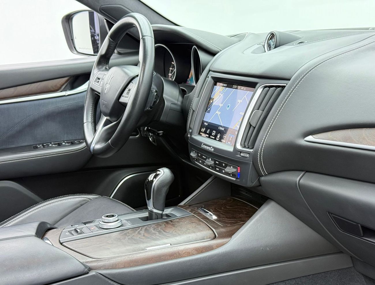 Maserati Levante GranLusso 3.0L 2017 Maserati Levante GranLusso, Full Service History, Excellent Condition, GCC