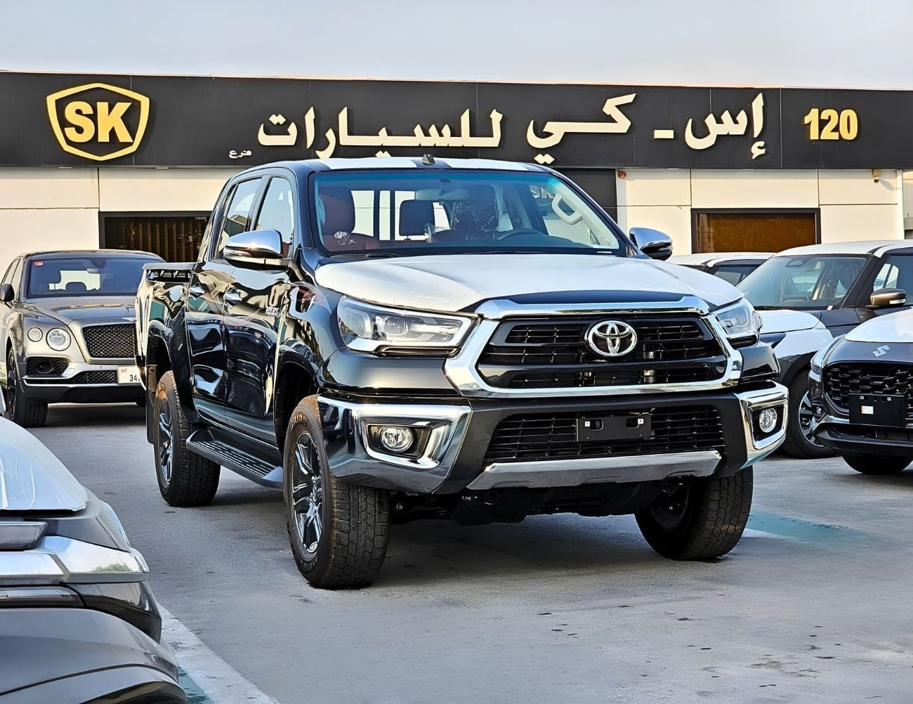 Toyota Hilux SR5 WIDE BODY DOUBLE CABIN || FULL OPTION  | PUSH START| WITHOUT DIFF-LOCK | PETROL M/T 2.7L V4 4WD
