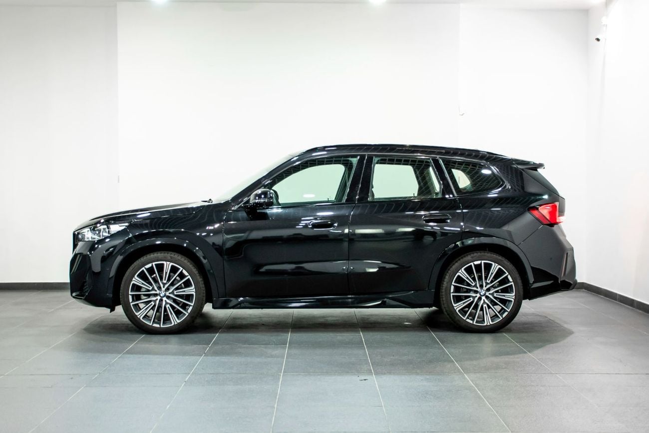 بي أم دبليو iX1 XDRIVE30 LUXURY M SPORT PACKAGE