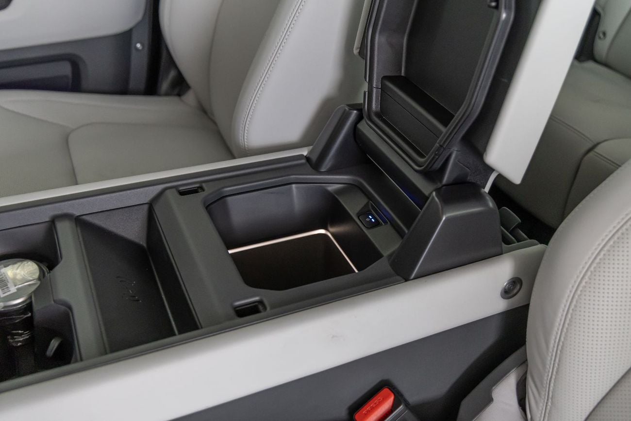 Land Rover Range Rover Land Rover Defender | 110 X-Dynamic HSE (P400) | GCC Specs | 2026 (Export)