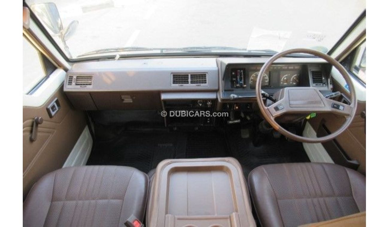 Toyota Hiace TOYOTA HIACE RIGHT HAND DRIVE (PM1003)