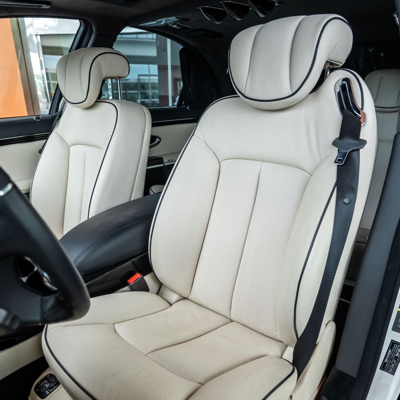 Mercedes Maybach 57  2009 - GCC Specs - 11,000KM-IMMCULATE CONDITION
