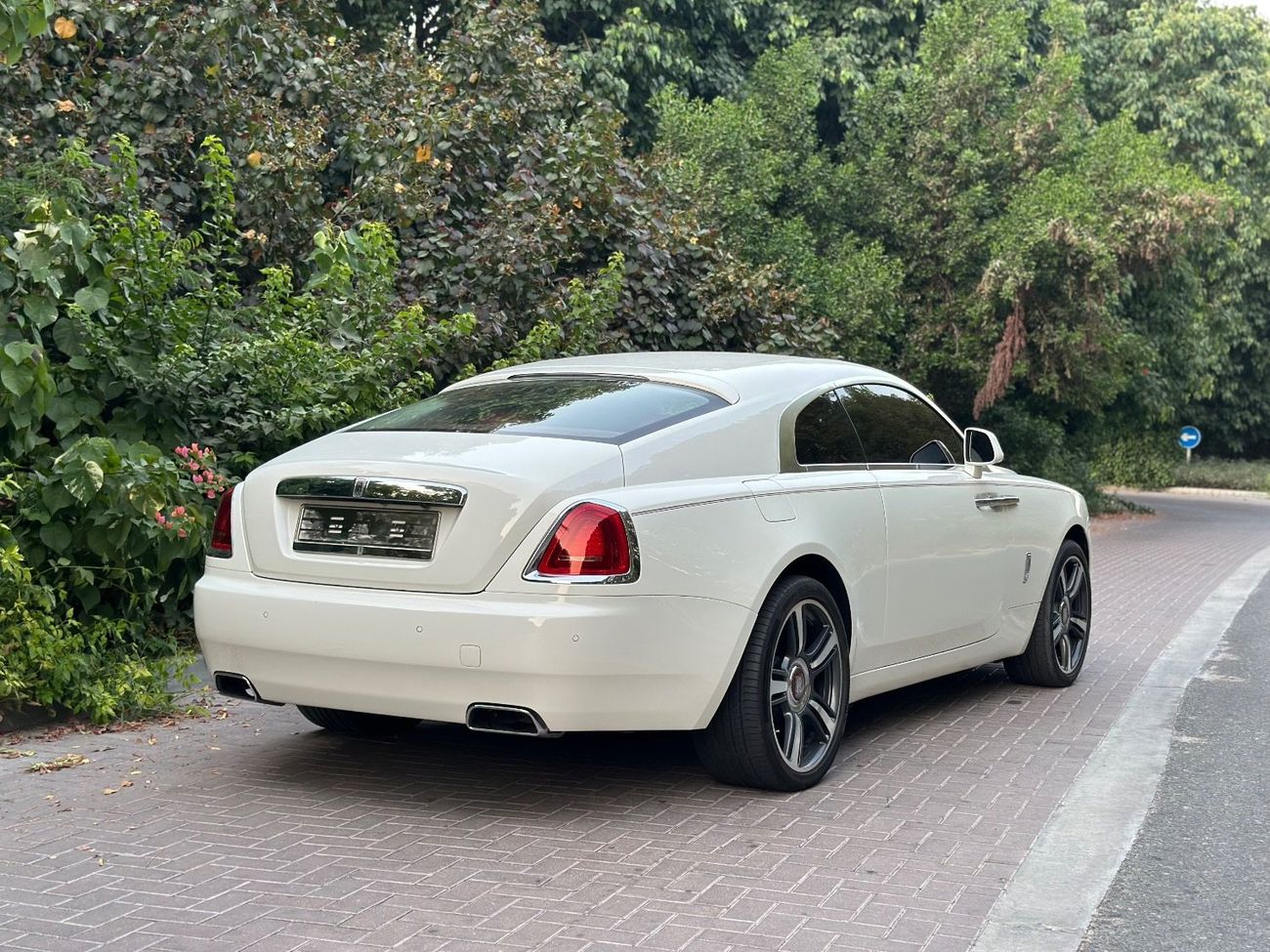 رولز رويس واريث 2015 Rolls Royce Wraith | GCC Specs | 6.6L V12 | 624 HP | 109K KM | Starlight Headliner | Excellent 