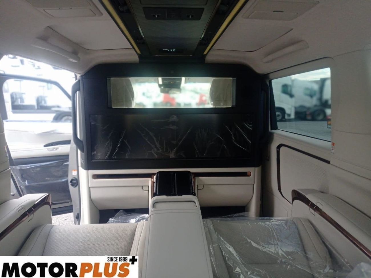 لكزس LM 350h Hybrid 4 Seater 2026 - Ready Stock!