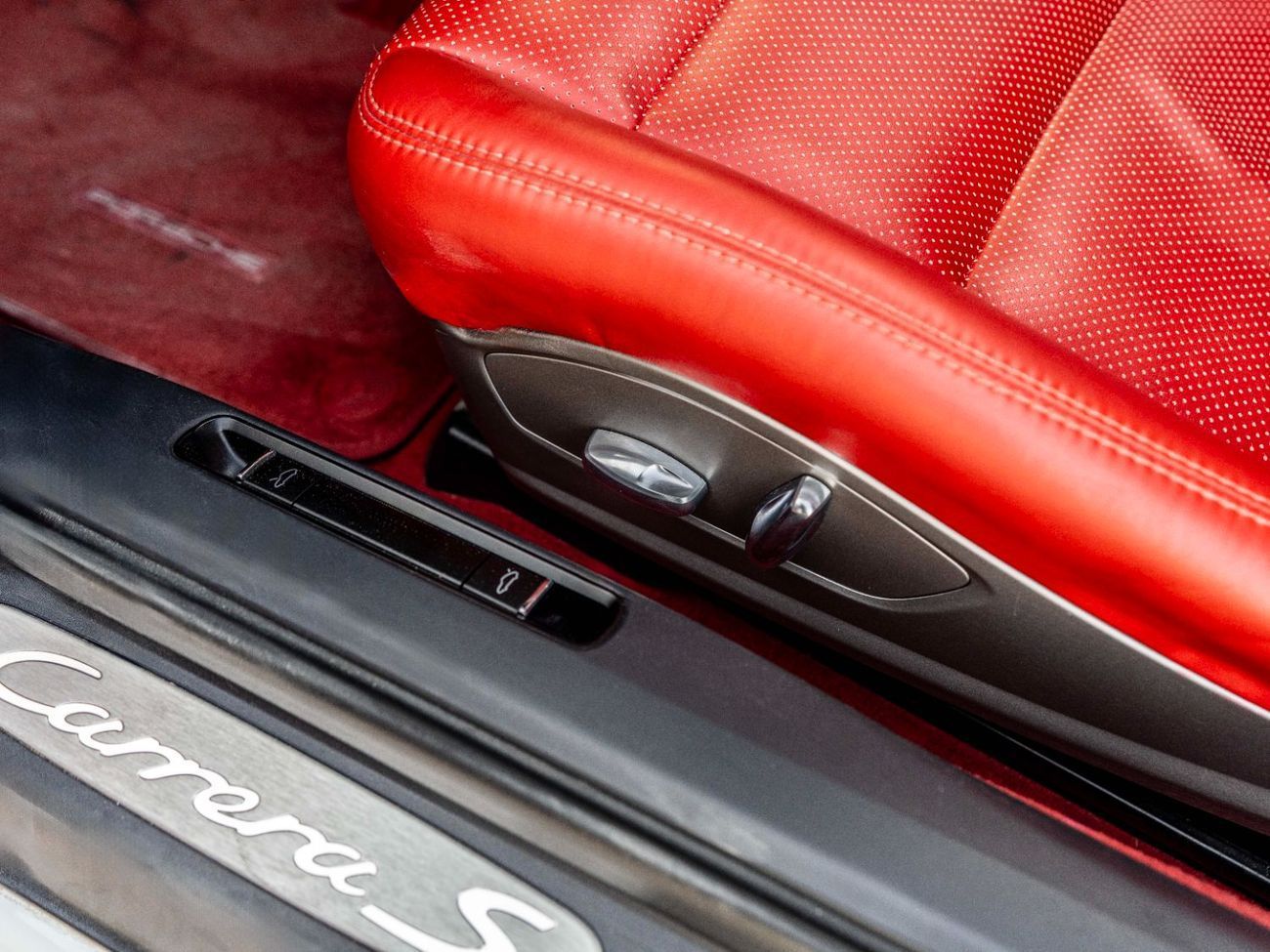 Porsche 911 Carrera S 3.8L (385 HP) Coupe