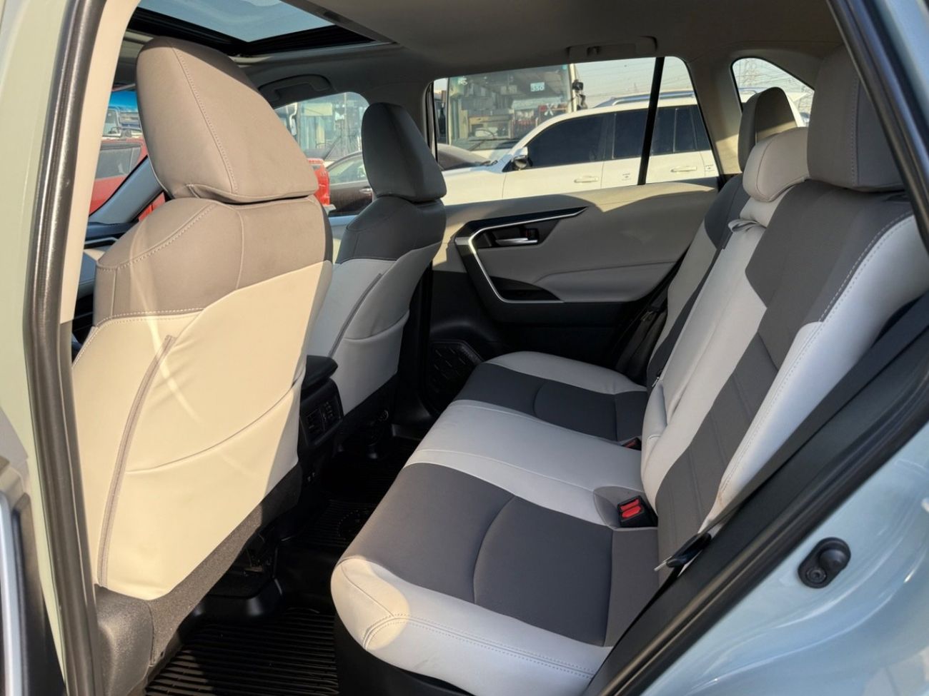 تويوتا راف ٤ XLE 2.5L