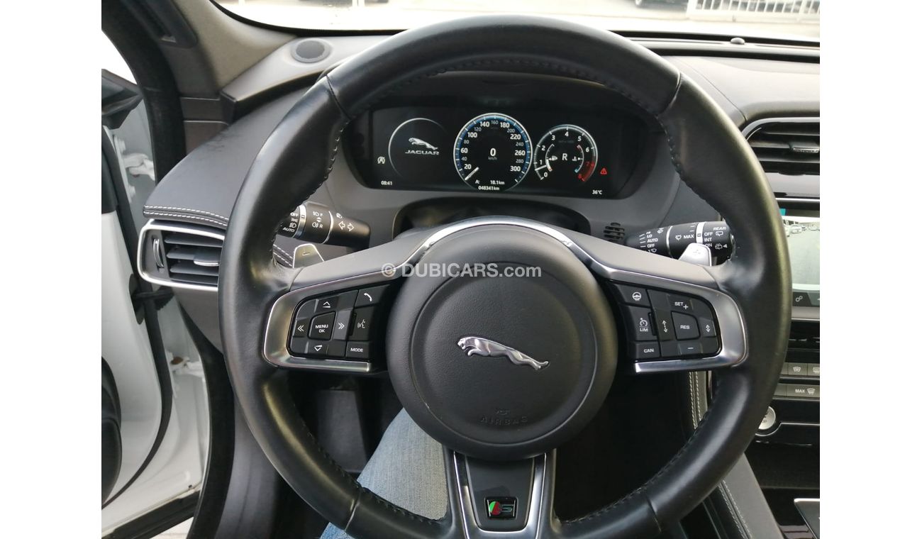 جاكوار F بيس جاكوار  F PACE 2018