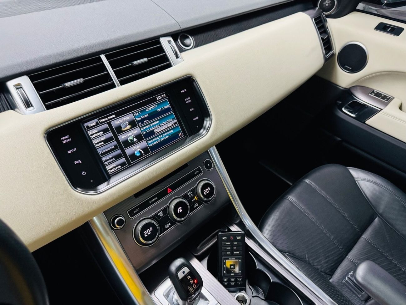 Land Rover Range Rover Sport GCC .. FSH .. V6 .. HSE .. 7 Seats .. DVD .. Top Range