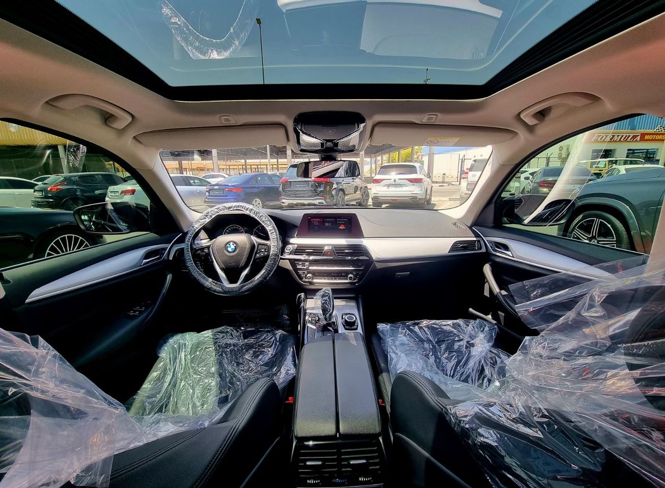 BMW 520i Std 2.0L Original paint 2020 GCC