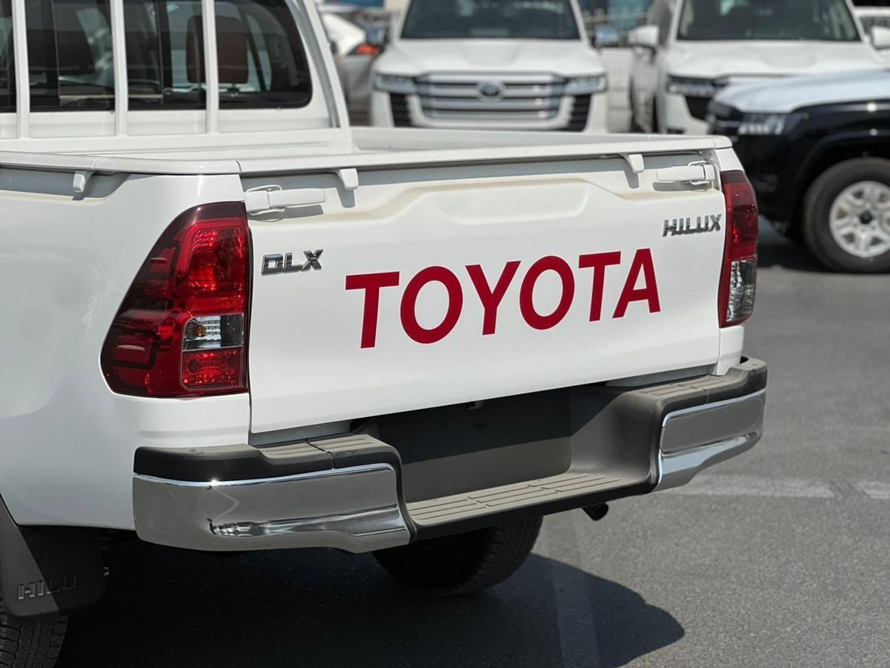Toyota Hilux DLX EXPORT ONLY - TOYOTA HILUX 2.7L A/T (Red Interior)