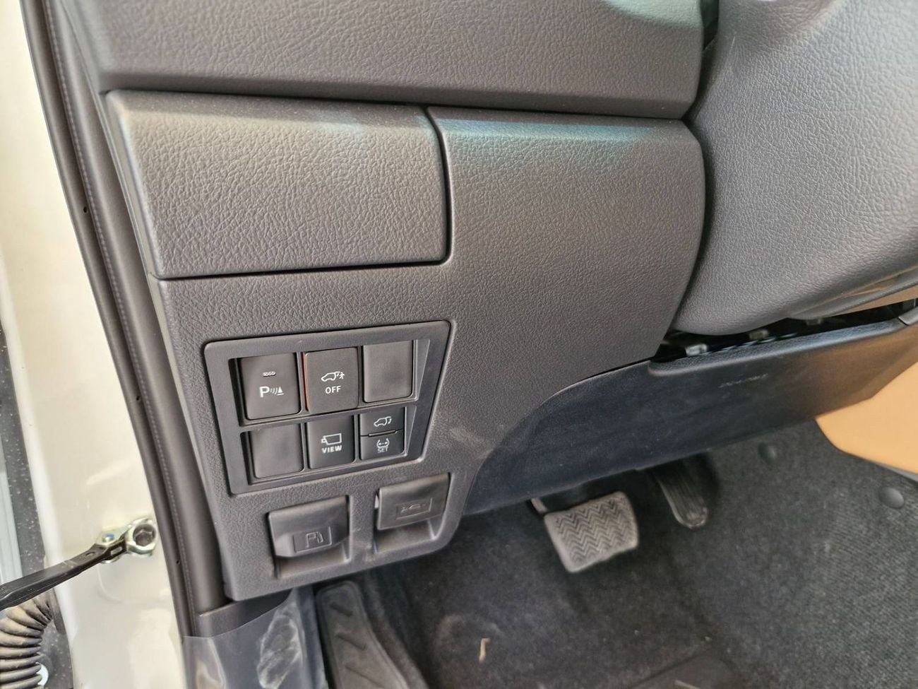 تويوتا فورتونر Fortuner 4x4 4.0L  V6- 25YM