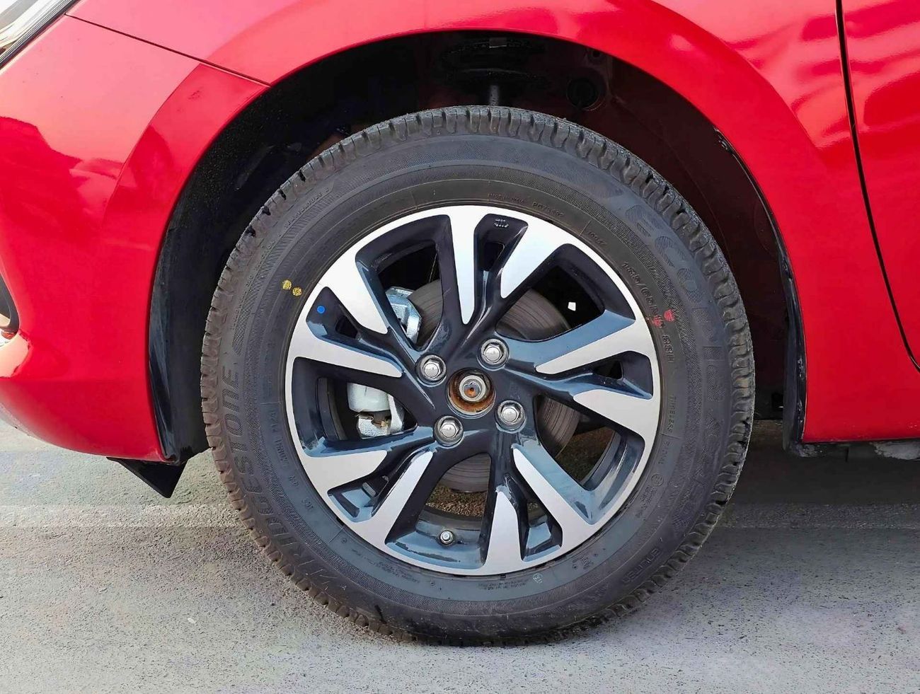 سوزوكي سويفت GLX / DUAL TONE 1.2L V4 PETROL / PUSH START / DVD CAMERA / RADAR CRUISE/ (CODE # SGLXR)