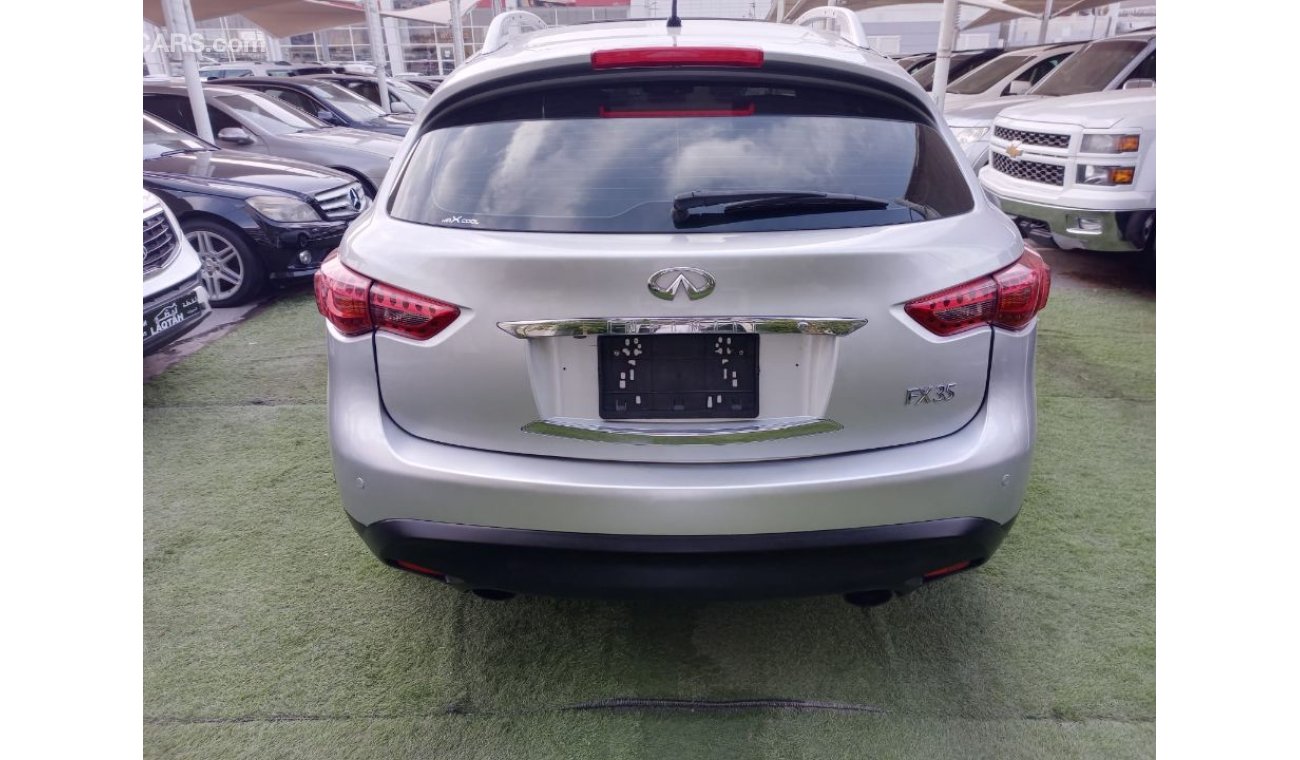 Infiniti FX35