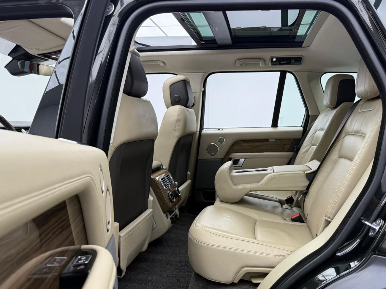 Land Rover Range Rover 2019 Range Rover Vogue HSE, Warranty, Full Service History, Fully Loaded, Excellent Condition, GCC