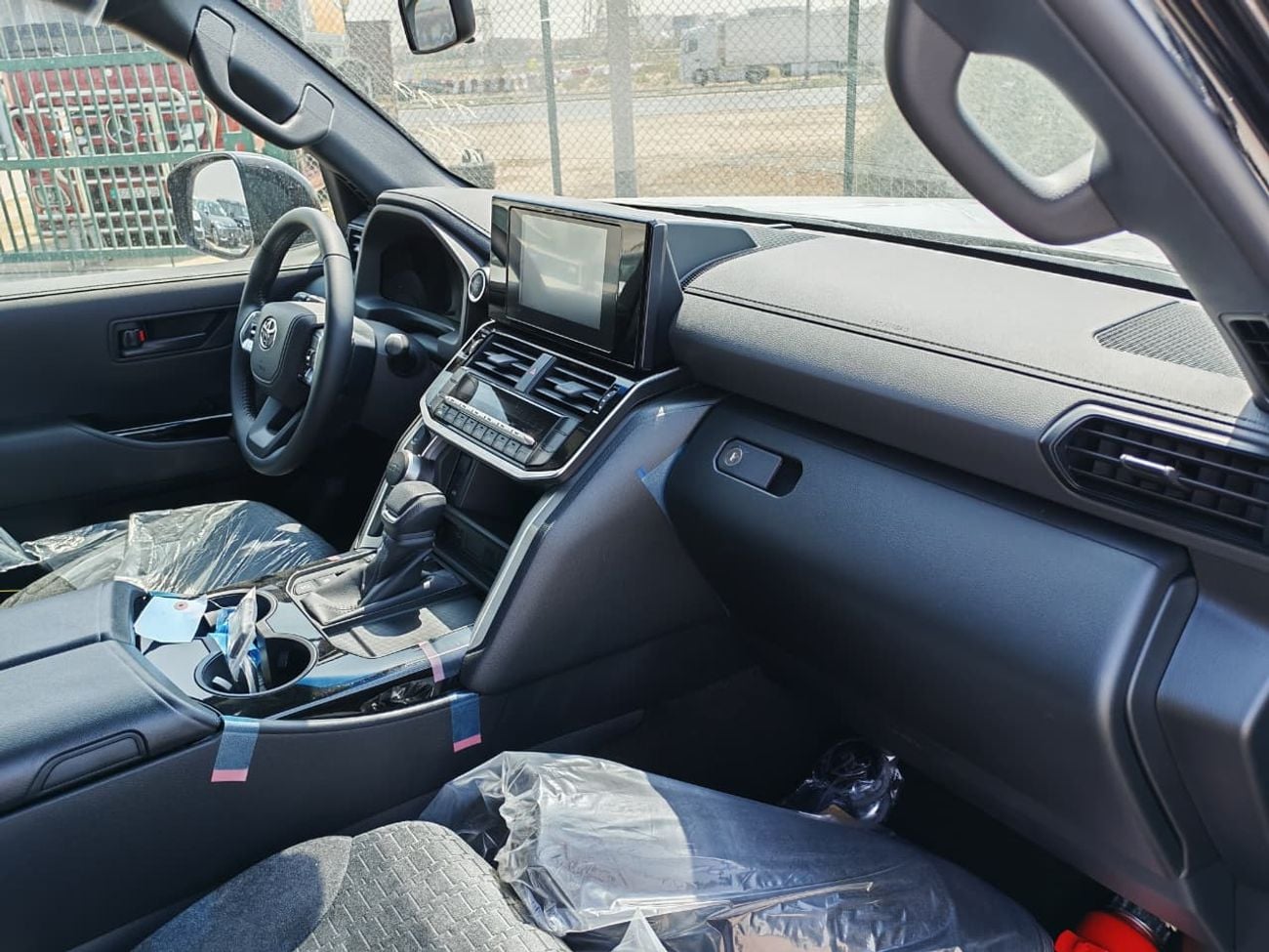 تويوتا لاند كروزر 2025 Toyota Land Cruiser LC300 GXR with Sunroof 4.0L V6 Petrol A/T 4WD Export Only