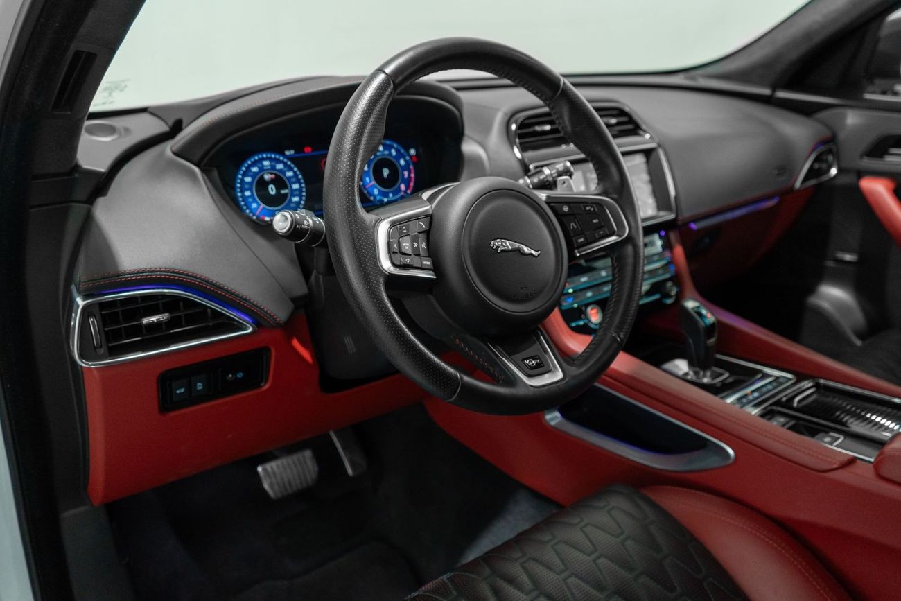 Jaguar F Pace SVR