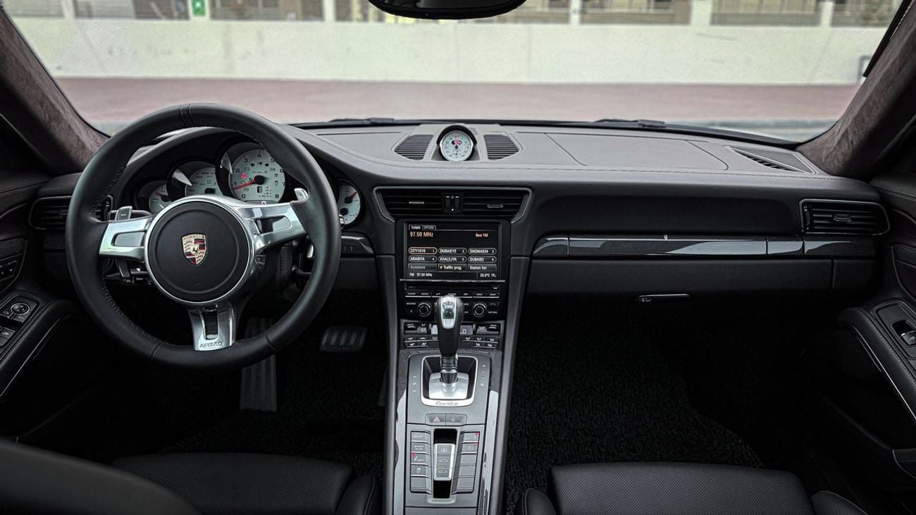 بورش 911 Turbo S 3.8L (560 HP) Coupe