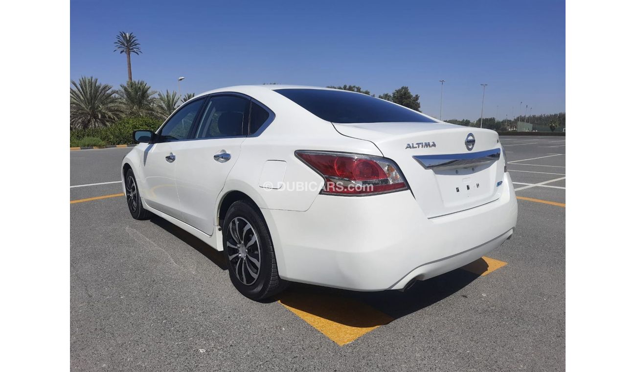 Nissan Altima SV Nissan altima 2015 full automatic accident free