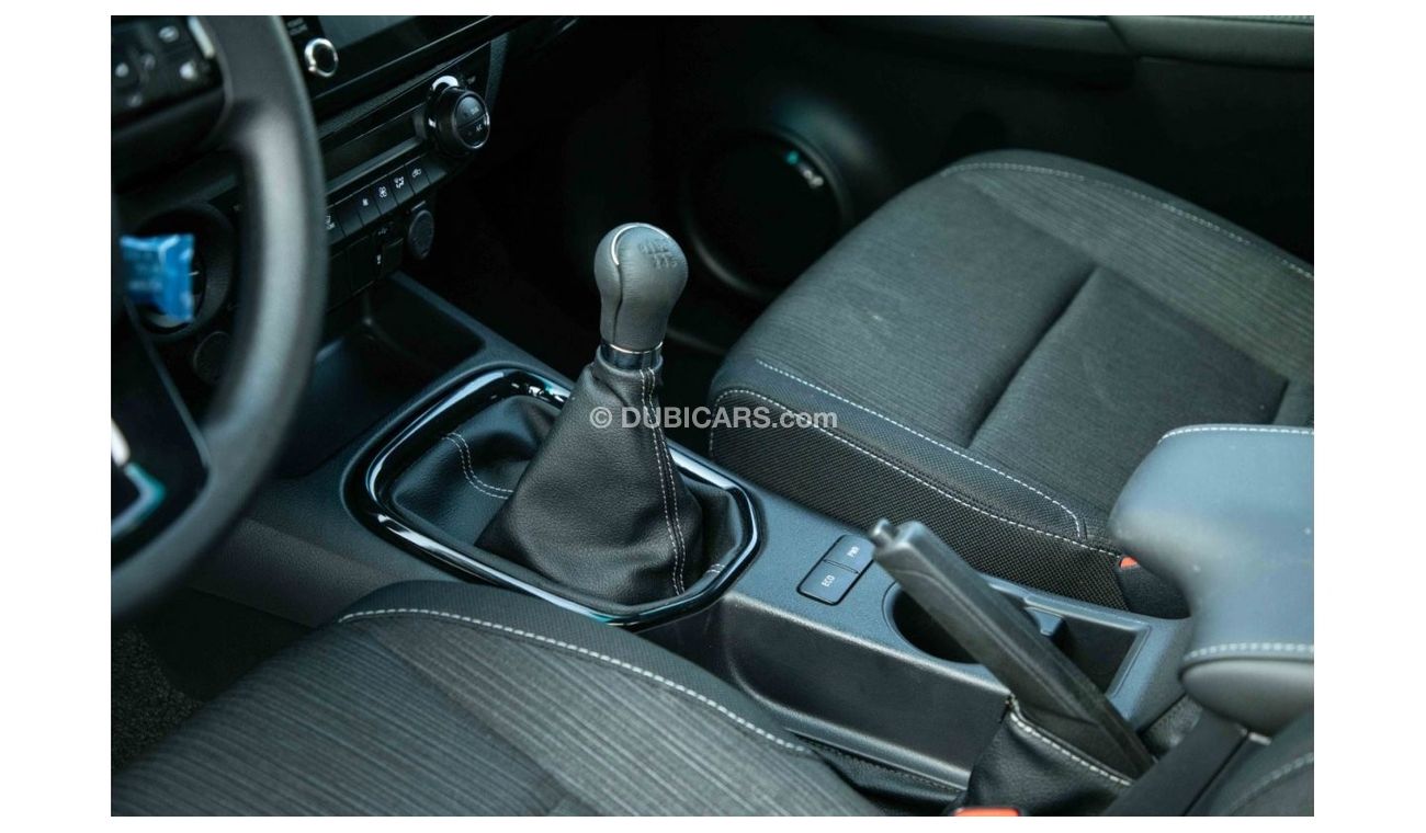Toyota Hilux 2023 Toyota Hilux 4x4 DC 2.8 ADV HI D M/T SR5 - Pearl White Inside Black