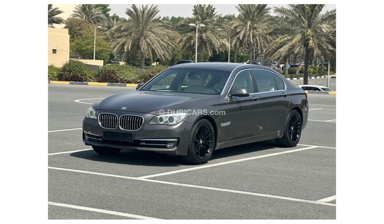 BMW 730Li Exclusive MODEL 2014 GCC CAR PERFECT CONDITION INSIDE AND OUTSIDE FULL T