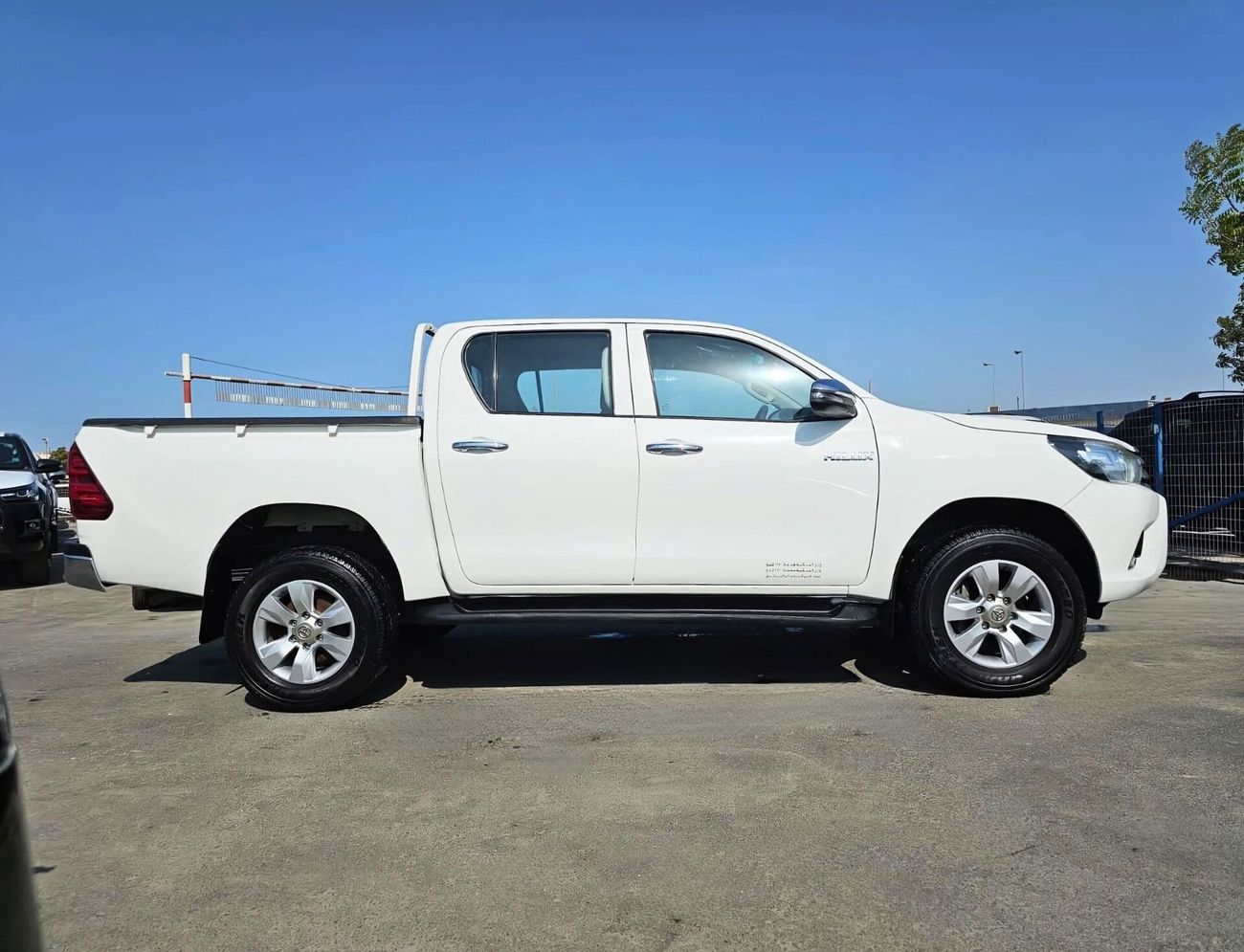 تويوتا هيلوكس 2.7 A/T/ AUTO WINDOWS/ WIDE BODY/ FULL OPTION/ EXPORT ONLY/ LOT# 45086