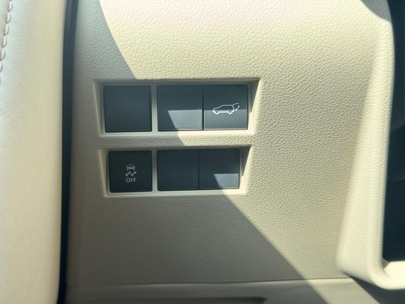 Toyota Land Cruiser LAND CRUISER VX 4.0L 2025