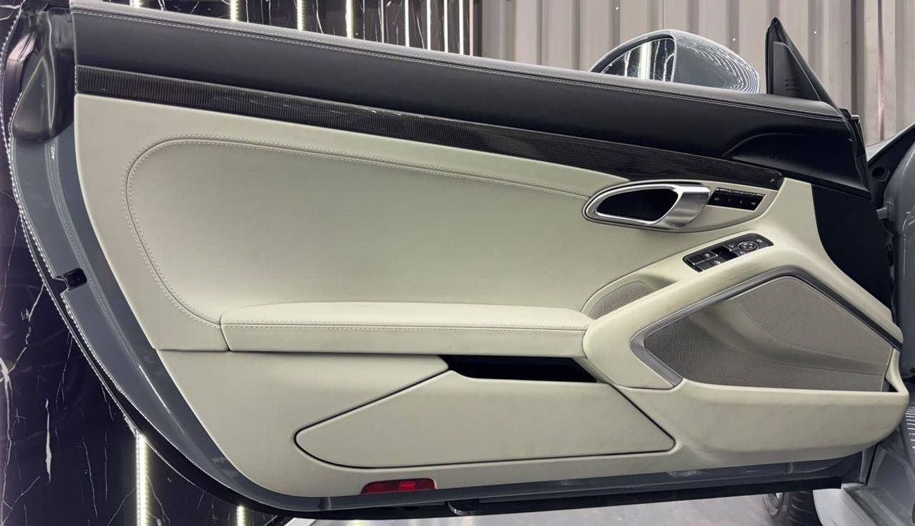 بورش كايمان 718 STYLE EDITION Porsche 718 cayman | GCC |  Rare ARCTIC Grey | Low Mileage