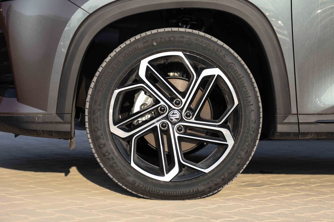 أم جي 1 2024 MG1 1.5 CVT LUXURY - رمادي أسود مزدوج طن من الداخل Black teche | تصدير فقط