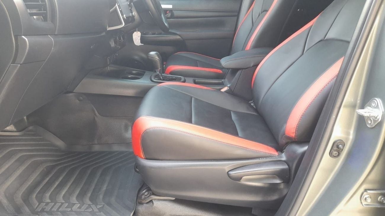 تويوتا هيلوكس Right-Hand drive 2.8 diesel Auto Full options