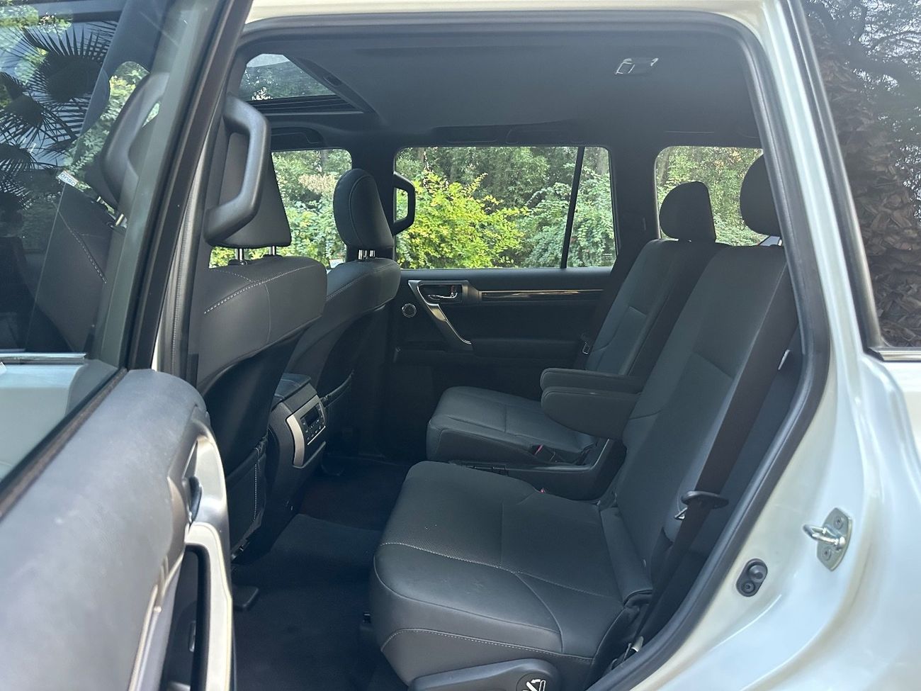 Lexus GX460 Premium 4.6L V8 | 301 HP | 2023 | VIP 6-Seater | Full Service History | Excellent Condition | 54,000