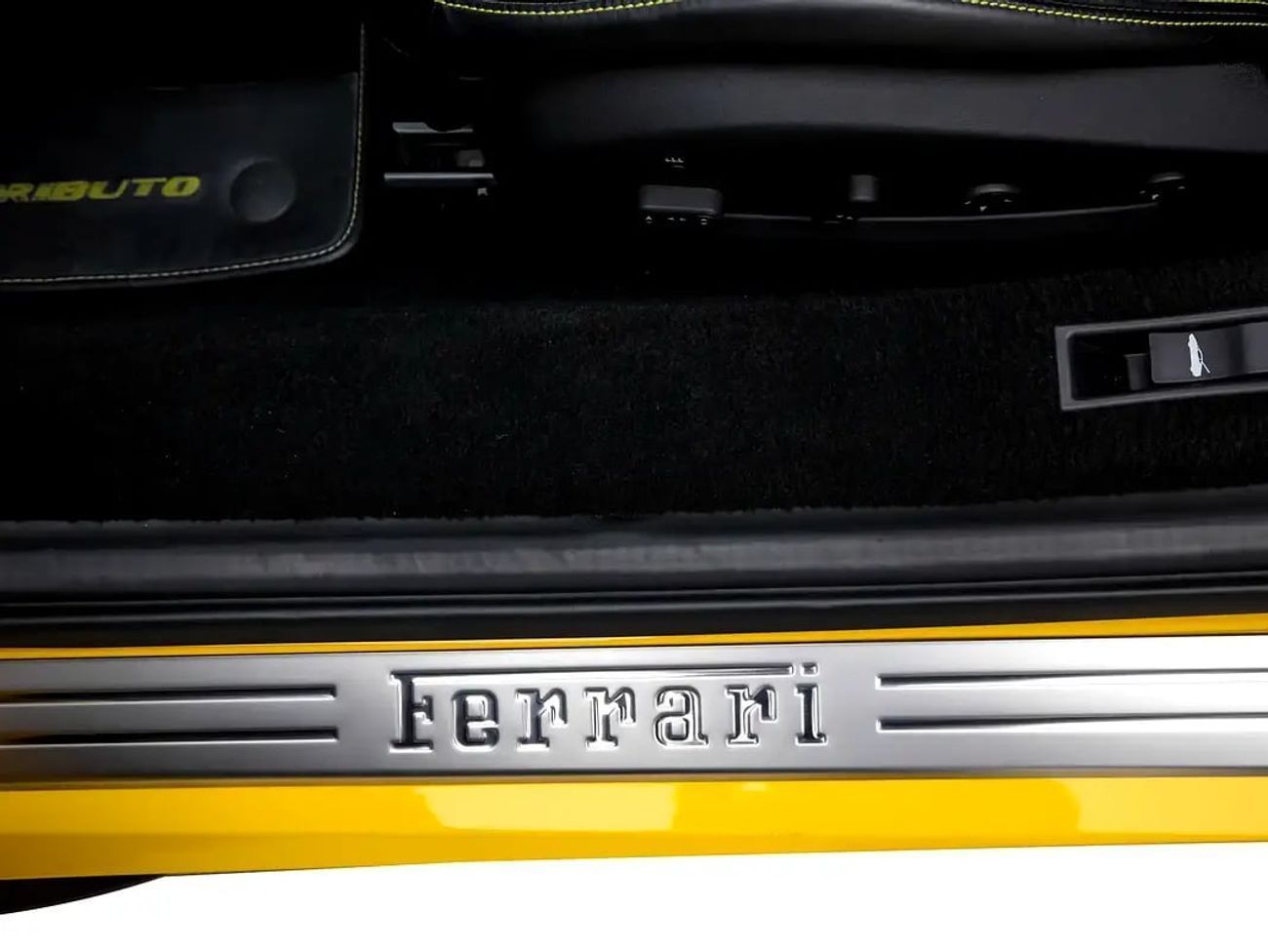 فيراري F8 تريبوتو With Warranty and Service Contract