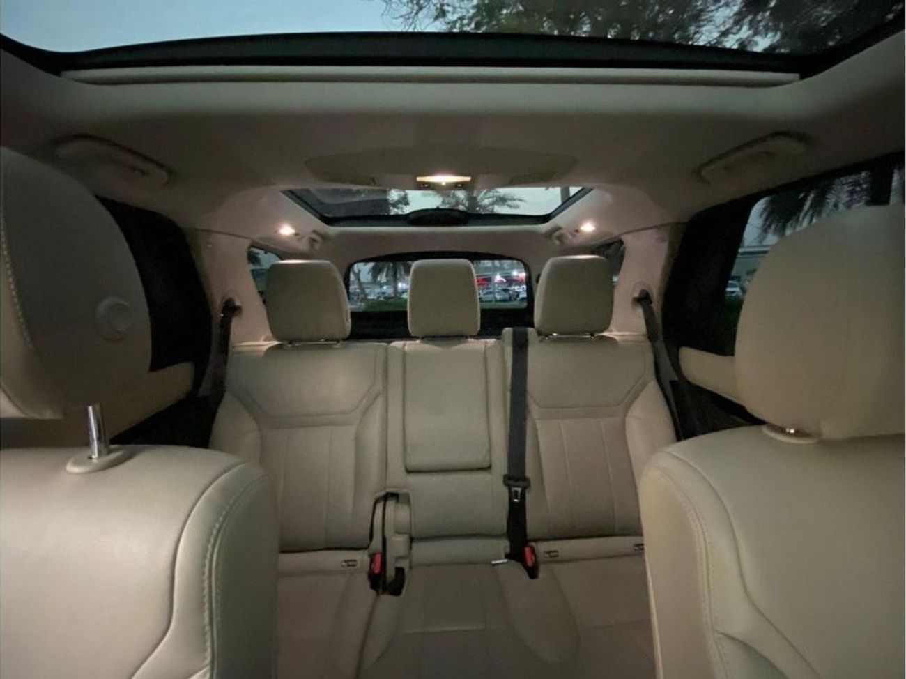 Land Rover Discovery GCC SPECS - 1ST OWNER - FULL SERVICE HISTORY - 4 CYLINDER - 7 SEATER 1 YEAR DEALER WARRANY