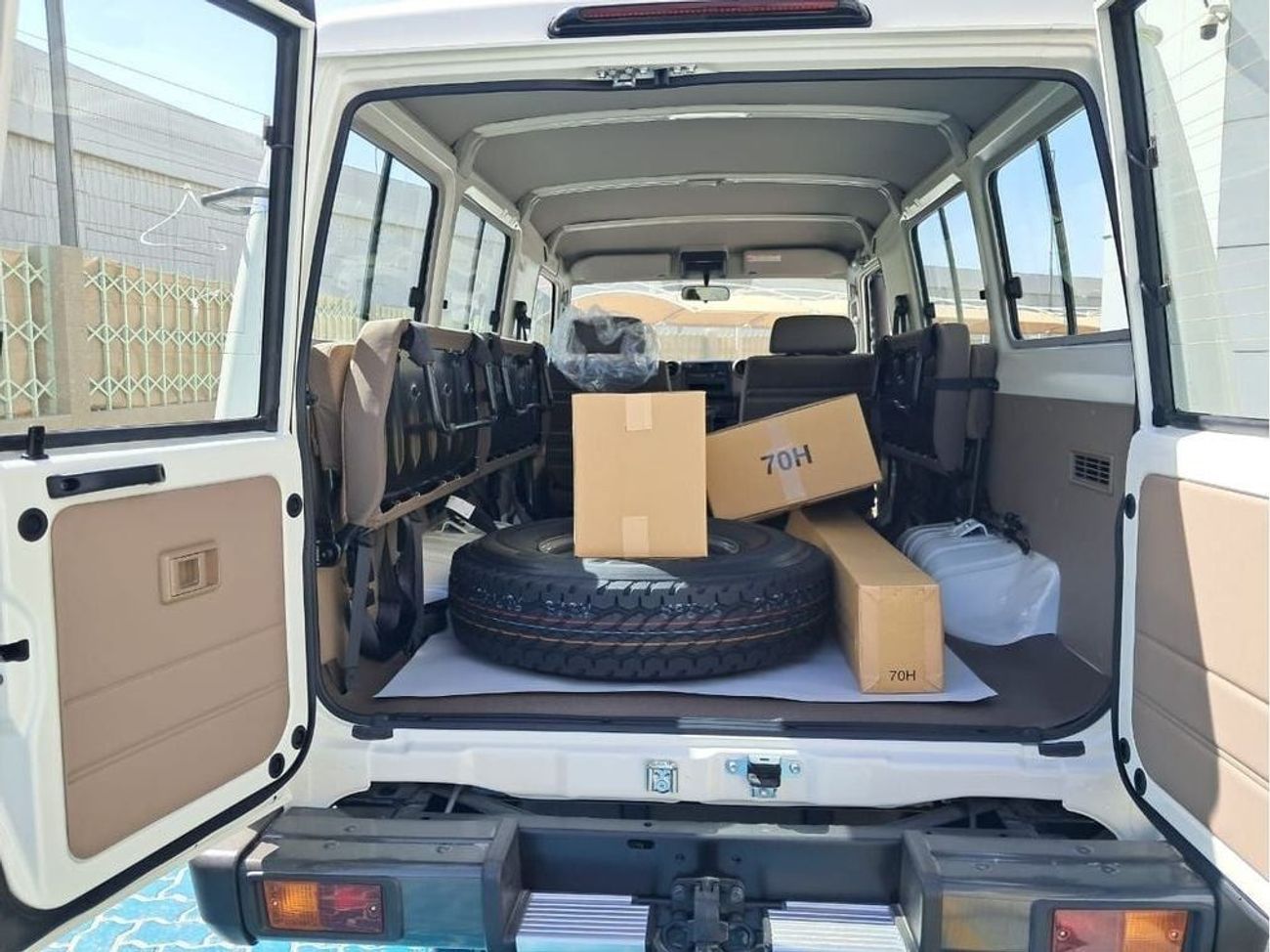 تويوتا لاند كروزر 70 LC78 4.0L STD E1 AT 2025 YM