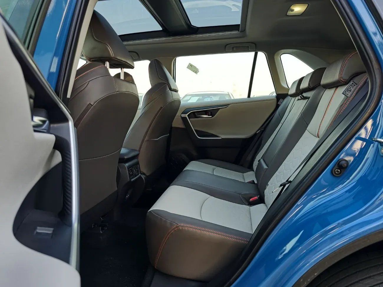 تويوتا راف ٤ 2.5L Adventure 2025 full