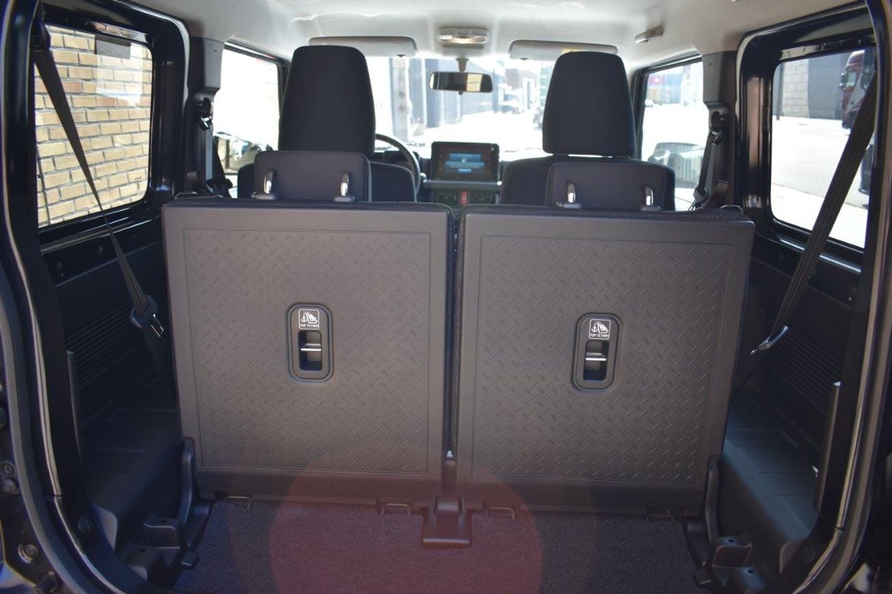 سوزوكي جيمني GL . 1.5L . 4 Cyl . 4-Speed Automatic . Petrol . 4WD . 5 Seats . 3 Door