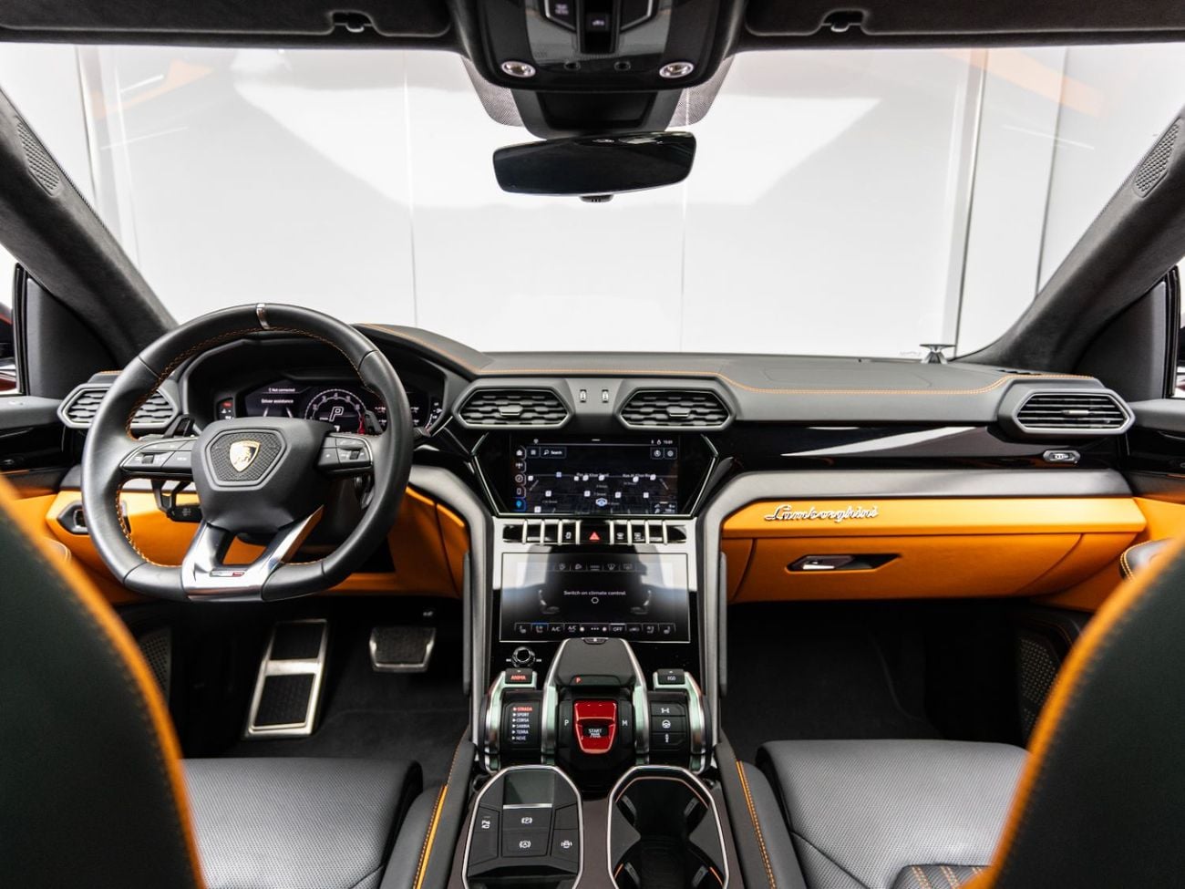 لامبورغيني اوروس S BUY NOW, PAY 2027 | THE BLACKLINE STANDARD | 1 Year Blackline Warranty, GCC, Low KMs