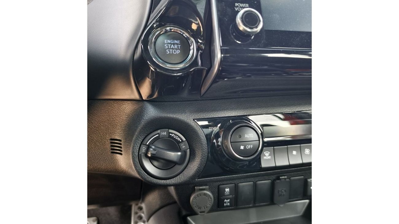 تويوتا هيلوكس تويوتا هايلكس 2024 ديزل 2.8 لتر جي آر سبورت