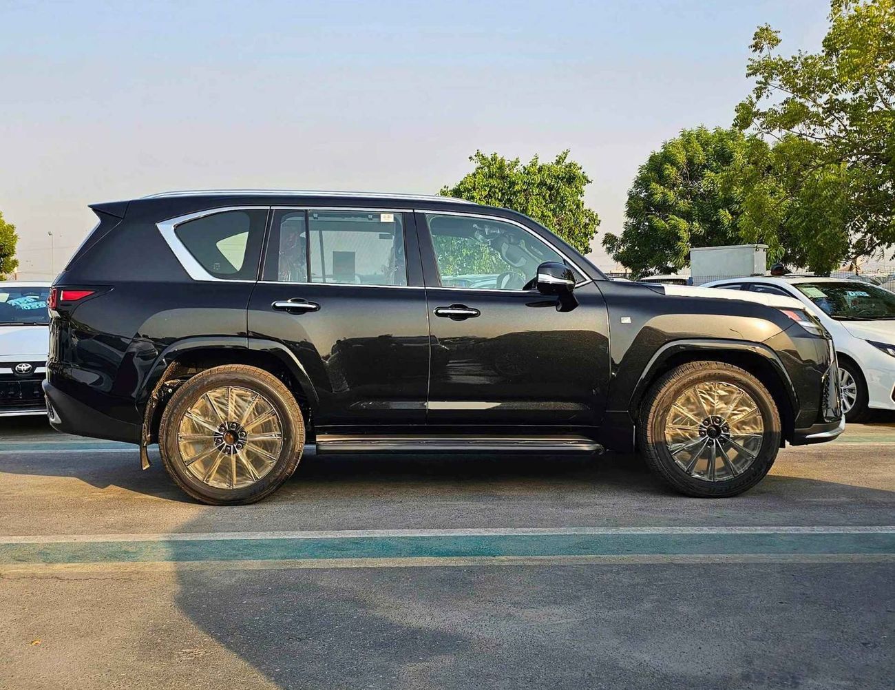 Lexus LX 600 F-SPORT / 3.5L V6 PETROL 4WD / FULL OPTION / FRONT & REAR CAMERA / ELECTRIC SEATS (CODE#LX6FS)