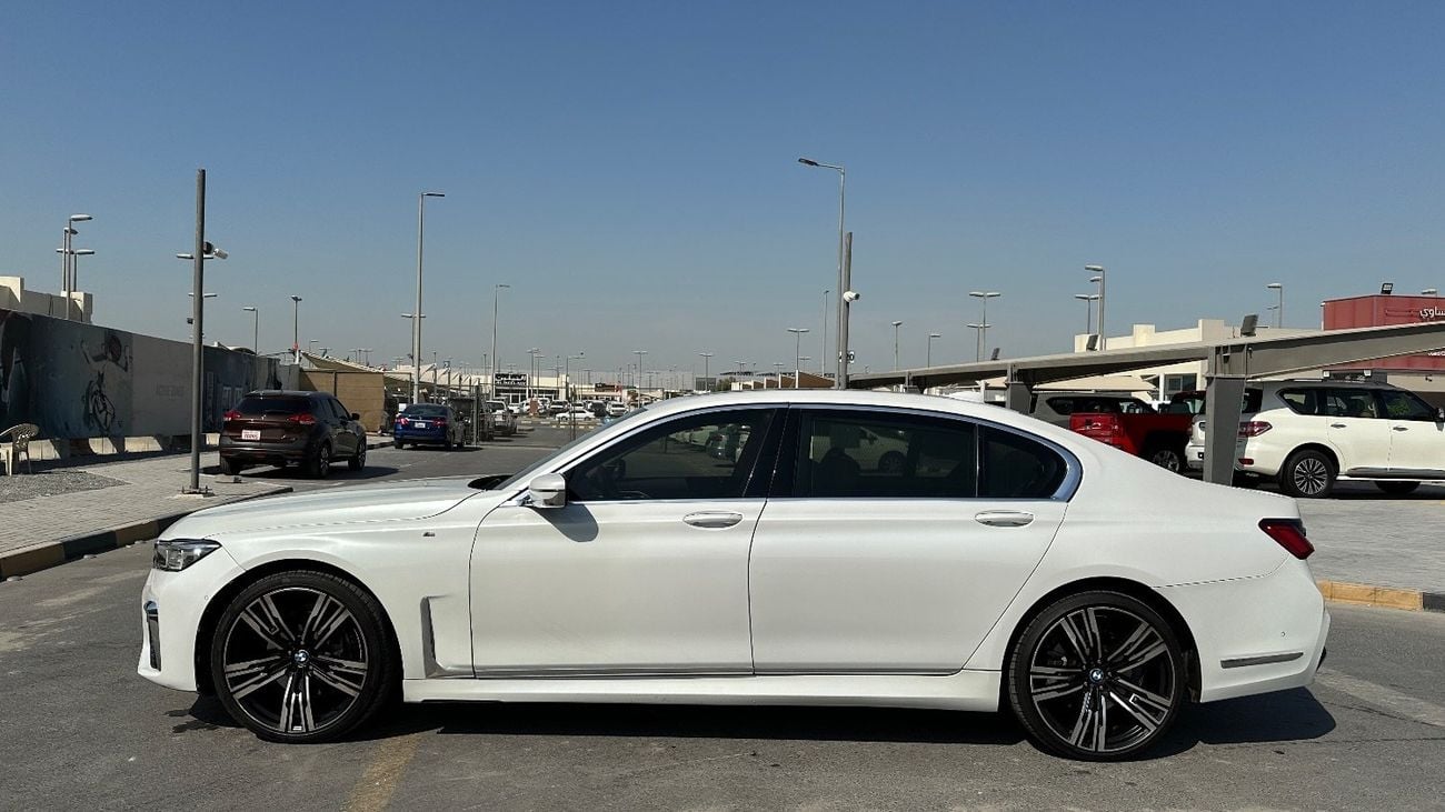 بي أم دبليو 740i 