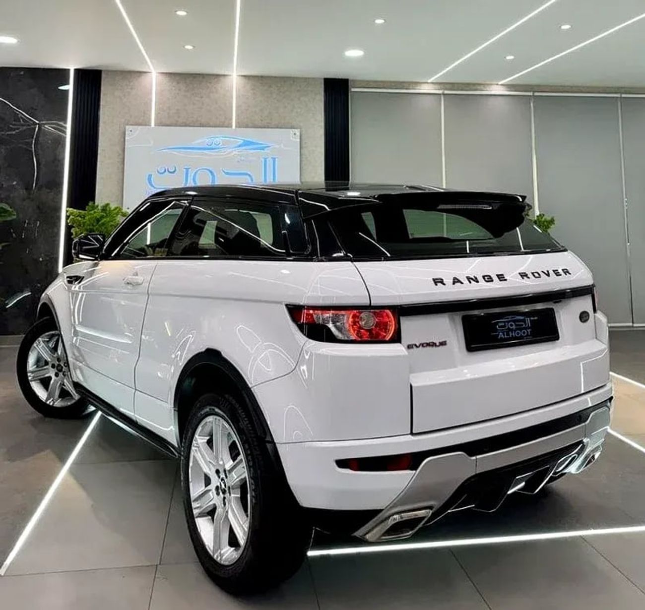 لاند روفر رانج روفر إيفوك Dynamic Plus 2.0L (3 Door)