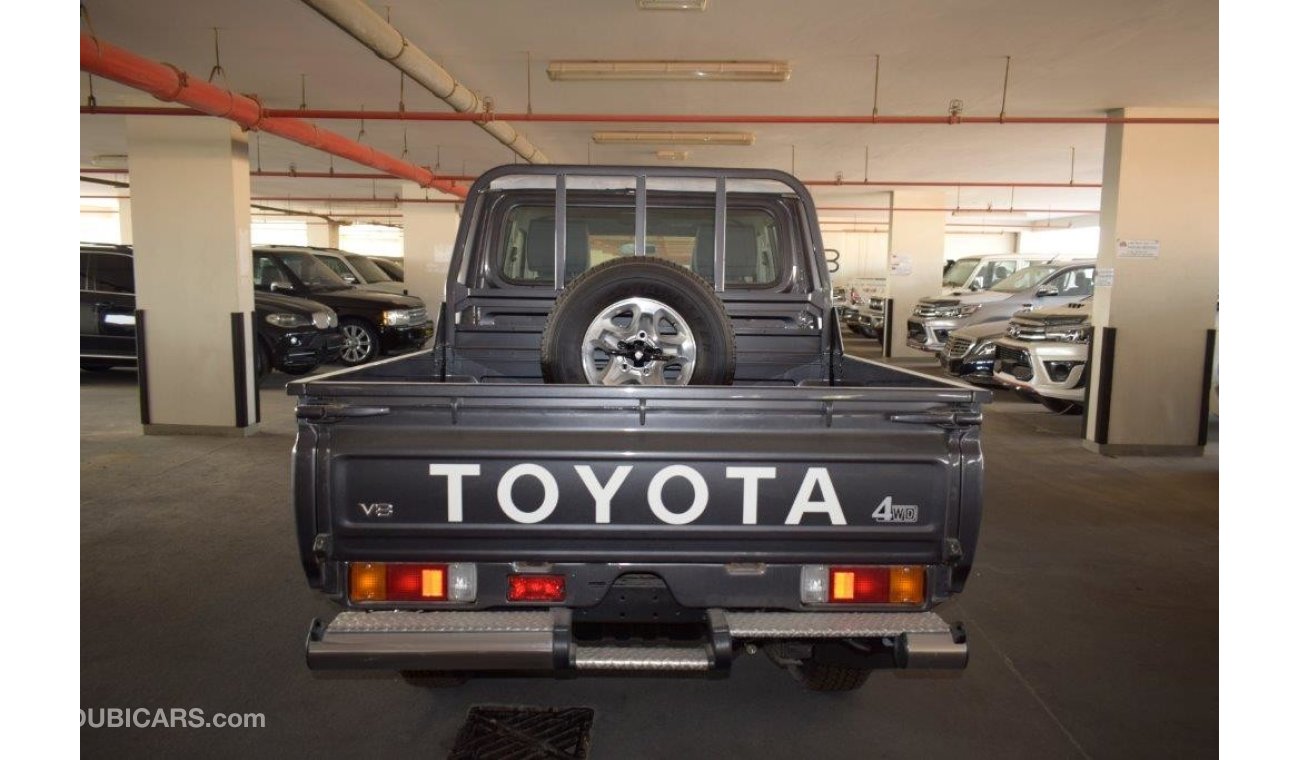Toyota Land Cruiser Pick Up 79 Double Cab DELUX V8 4.5l Turbo Diesel 6 Seat Manual Transmission