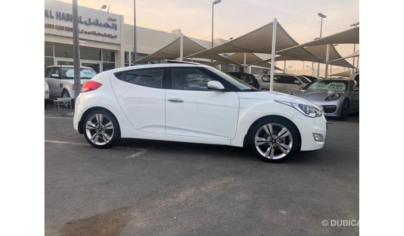 Hyundai Veloster Hyndi voulester model 2016 GCC car prefect condition full option low mileage panoramic roof leather