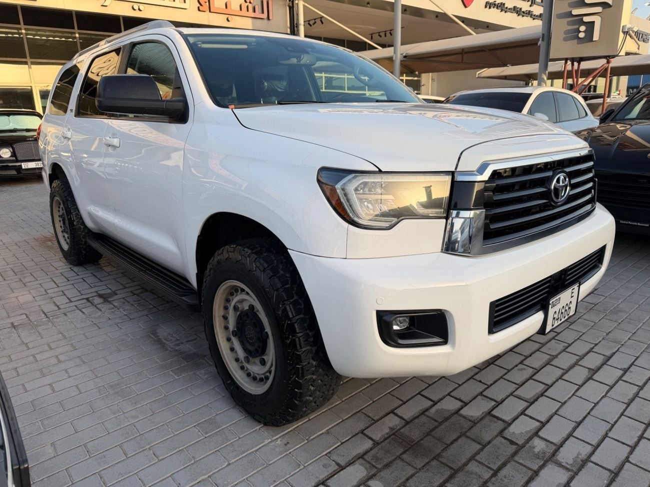 Toyota Sequoia SR5 (NON GCC)