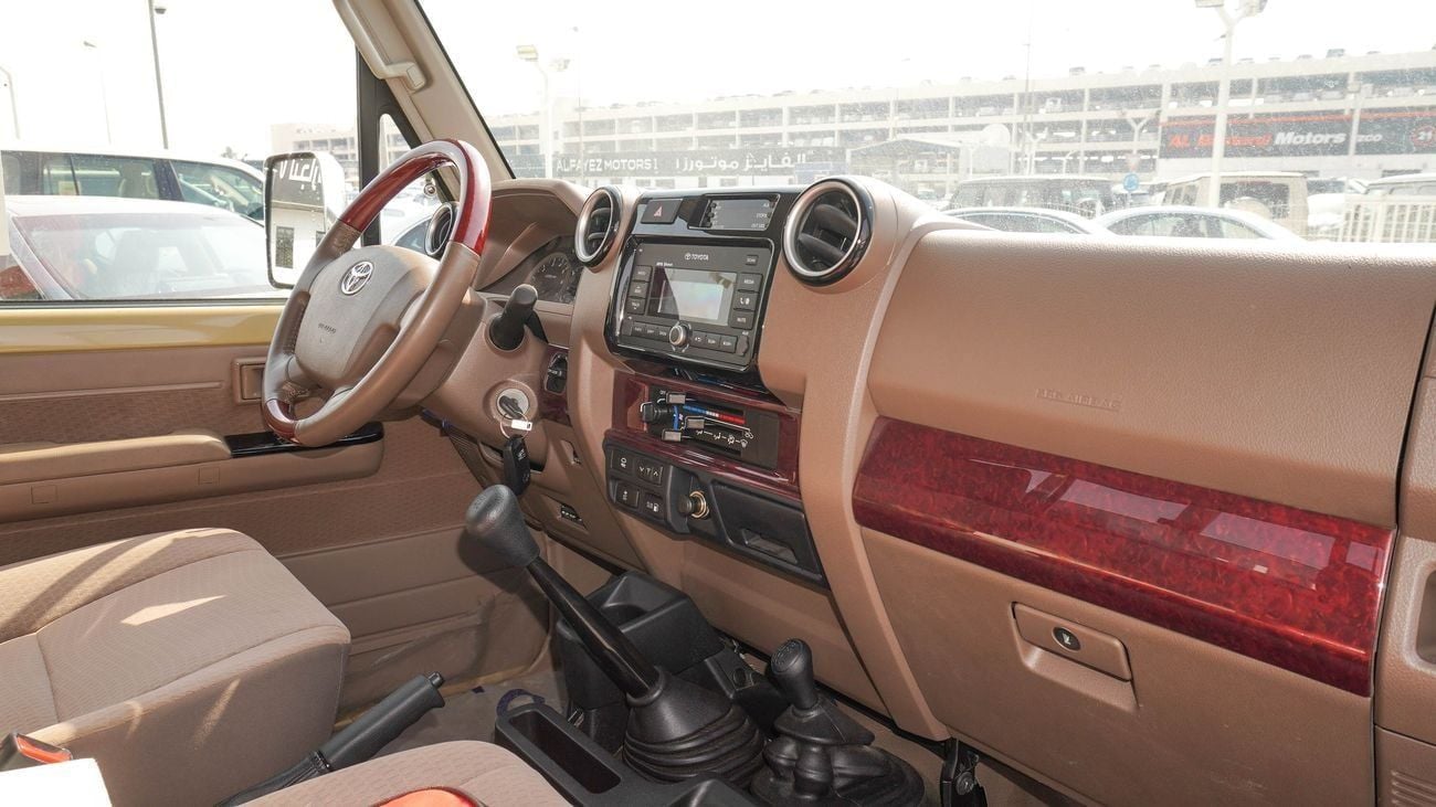 تويوتا لاند كروزر بيك آب 4.0L V6 M/T