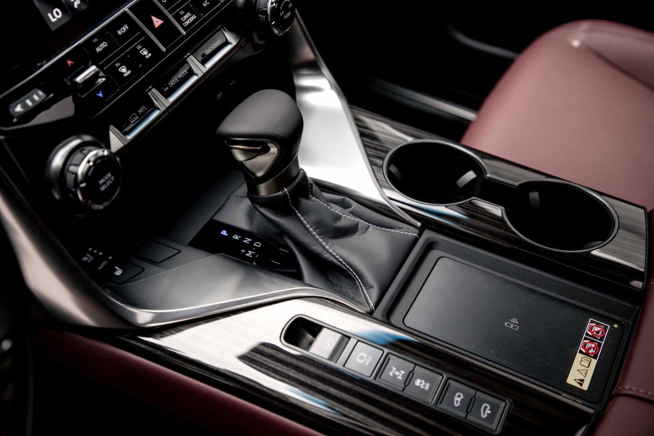 لكزس LX 600 Signature 3.5L - Sonic Quartz Inside Red | Export Only